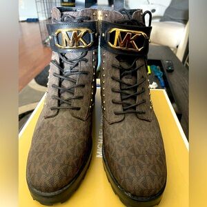 Michael Kors Women Kincaid Lace Up Booties Size 9